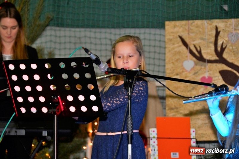 Zdjęcie w galerii na portalu naszraciborz.pl: Prosili, wołali, zapraszali... Aż w końcu przyszedł Mikołaj z wielkim worem! wiadomości z regionu