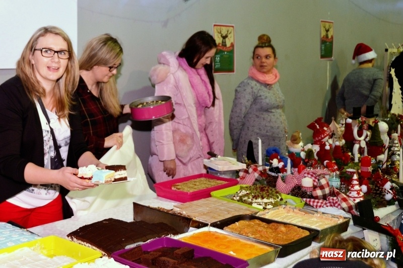 Zdjęcie w galerii na portalu naszraciborz.pl: Prosili, wołali, zapraszali... Aż w końcu przyszedł Mikołaj z wielkim worem! wiadomości z regionu