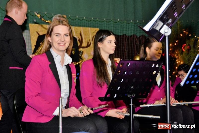 Zdjęcie w galerii na portalu naszraciborz.pl: Prosili, wołali, zapraszali... Aż w końcu przyszedł Mikołaj z wielkim worem! wiadomości z regionu