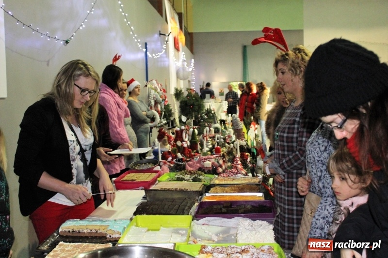 Zdjęcie w galerii na portalu naszraciborz.pl: Prosili, wołali, zapraszali... Aż w końcu przyszedł Mikołaj z wielkim worem! wiadomości z regionu