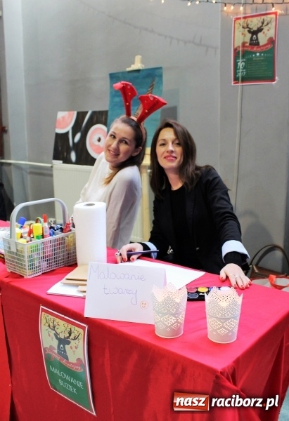 Zdjęcie w galerii na portalu naszraciborz.pl: Prosili, wołali, zapraszali... Aż w końcu przyszedł Mikołaj z wielkim worem! wiadomości z regionu