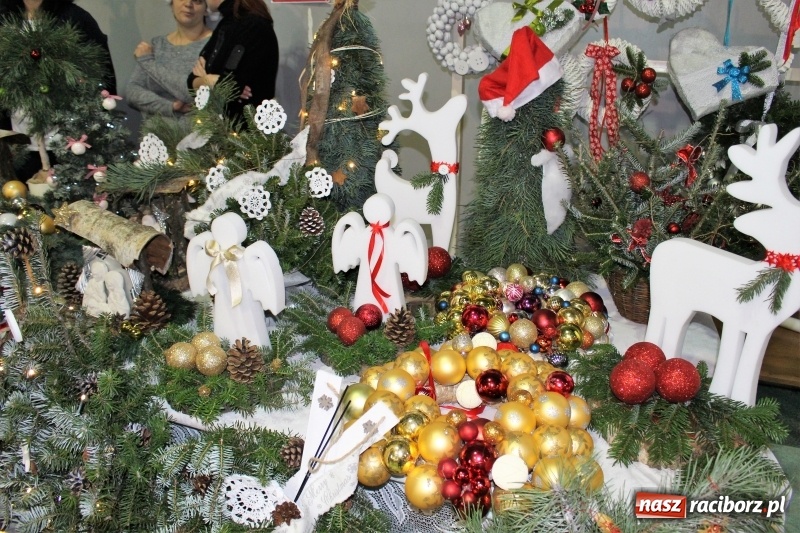Zdjęcie w galerii na portalu naszraciborz.pl: Prosili, wołali, zapraszali... Aż w końcu przyszedł Mikołaj z wielkim worem! wiadomości z regionu