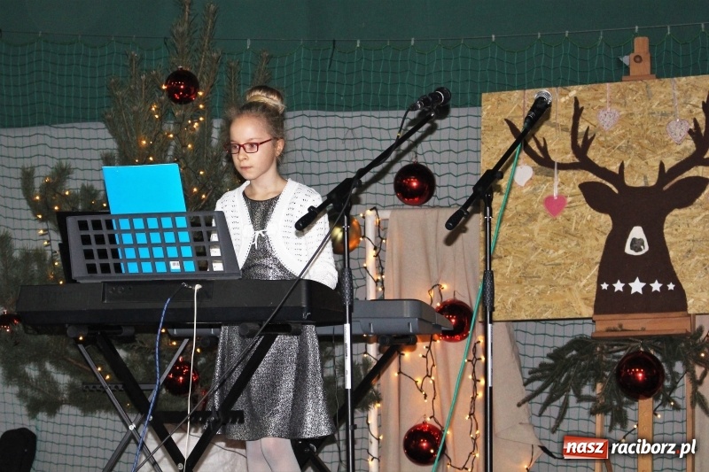 Zdjęcie w galerii na portalu naszraciborz.pl: Prosili, wołali, zapraszali... Aż w końcu przyszedł Mikołaj z wielkim worem! wiadomości z regionu