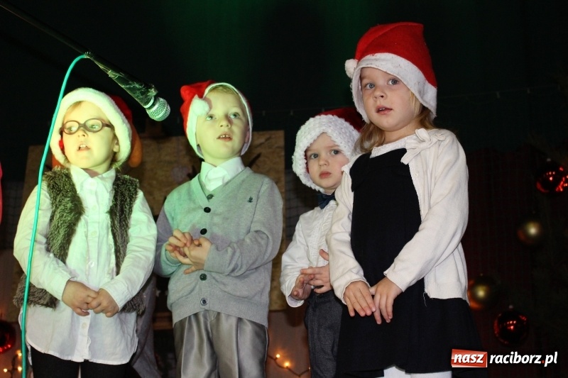 Zdjęcie w galerii na portalu naszraciborz.pl: Prosili, wołali, zapraszali... Aż w końcu przyszedł Mikołaj z wielkim worem! wiadomości z regionu