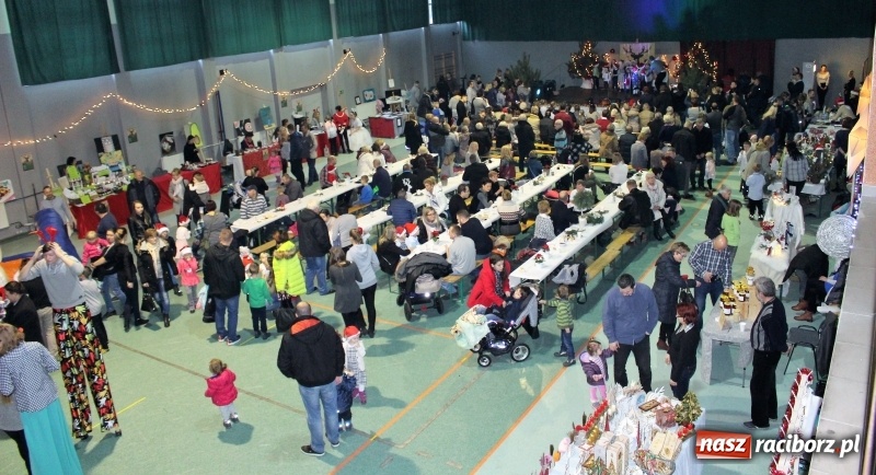 Zdjęcie w galerii na portalu naszraciborz.pl: Prosili, wołali, zapraszali... Aż w końcu przyszedł Mikołaj z wielkim worem! wiadomości z regionu