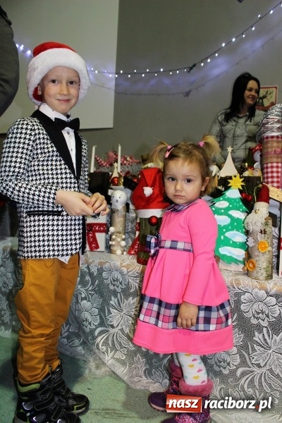 Zdjęcie w galerii na portalu naszraciborz.pl: Prosili, wołali, zapraszali... Aż w końcu przyszedł Mikołaj z wielkim worem! wiadomości z regionu