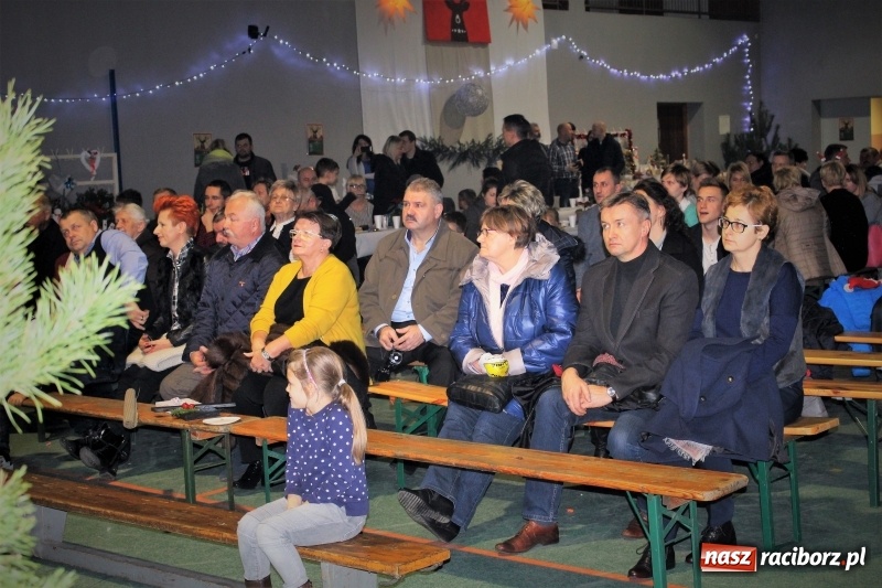 Zdjęcie w galerii na portalu naszraciborz.pl: Prosili, wołali, zapraszali... Aż w końcu przyszedł Mikołaj z wielkim worem! wiadomości z regionu