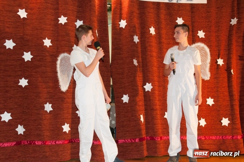 Zdjęcie w galerii na portalu naszraciborz.pl: W święta tracę głowę, tak uwielbiam ten czas! Kiermasz bożonarodzeniowy i Jasełka w Szkole Podstawowej nr 18 wiadomości z regionu