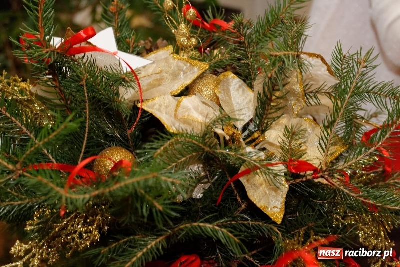 Zdjęcie w galerii na portalu naszraciborz.pl: W święta tracę głowę, tak uwielbiam ten czas! Kiermasz bożonarodzeniowy i Jasełka w Szkole Podstawowej nr 18 wiadomości z regionu