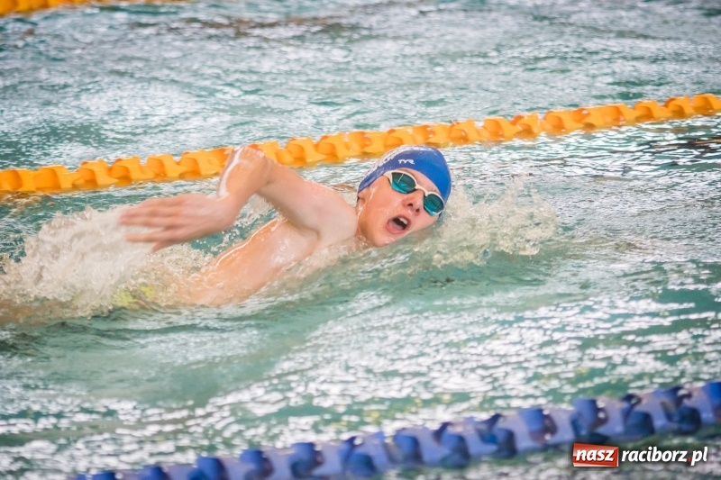 Zdjęcie w galerii na portalu naszraciborz.pl: Pływanie. Zimowe Mistrzostwa Juniorów 12-letnich w ZSOMS wiadomości z regionu