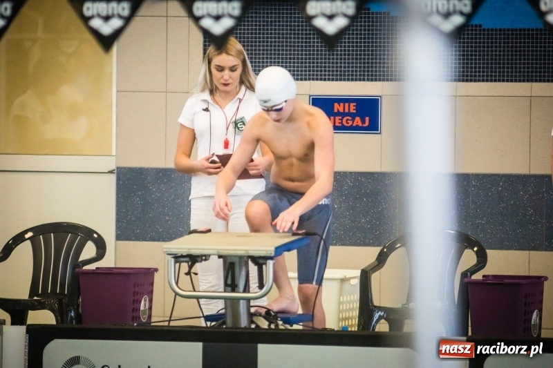 Zdjęcie w galerii na portalu naszraciborz.pl: Pływanie. Zimowe Mistrzostwa Juniorów 12-letnich w ZSOMS wiadomości z regionu