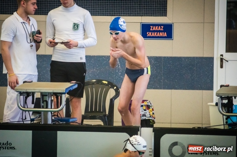 Zdjęcie w galerii na portalu naszraciborz.pl: Pływanie. Zimowe Mistrzostwa Juniorów 12-letnich w ZSOMS wiadomości z regionu