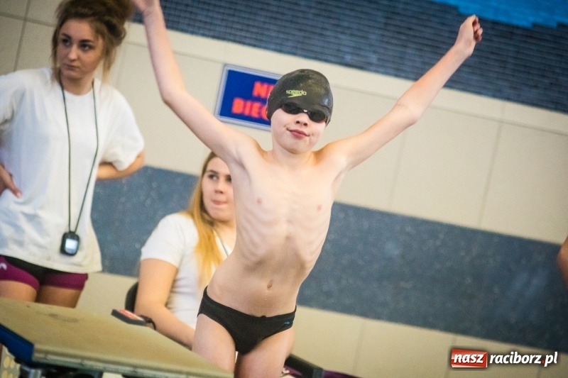 Zdjęcie w galerii na portalu naszraciborz.pl: Pływanie. Zimowe Mistrzostwa Juniorów 12-letnich w ZSOMS wiadomości z regionu