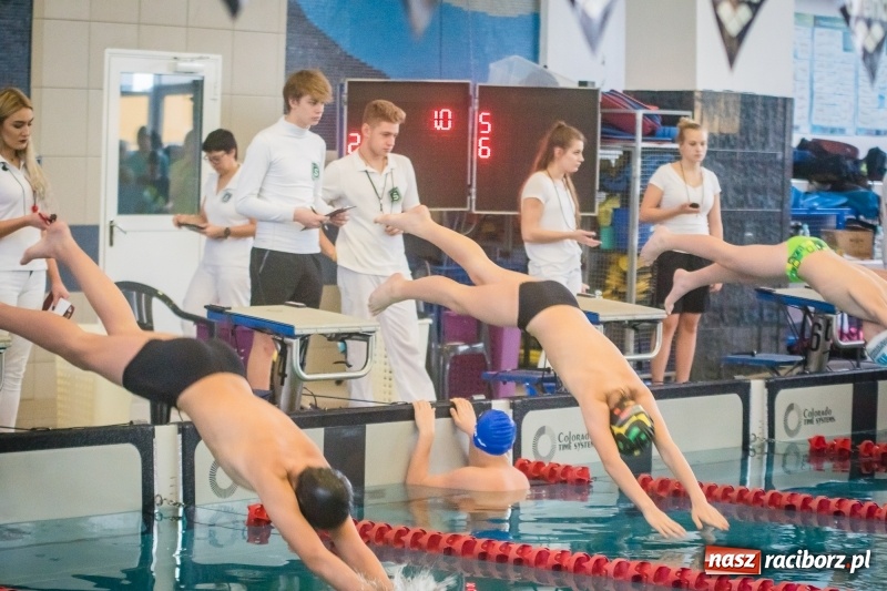 Zdjęcie w galerii na portalu naszraciborz.pl: Pływanie. Zimowe Mistrzostwa Juniorów 12-letnich w ZSOMS wiadomości z regionu