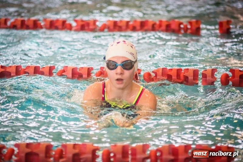 Zdjęcie w galerii na portalu naszraciborz.pl: Pływanie. Zimowe Mistrzostwa Juniorów 12-letnich w ZSOMS wiadomości z regionu