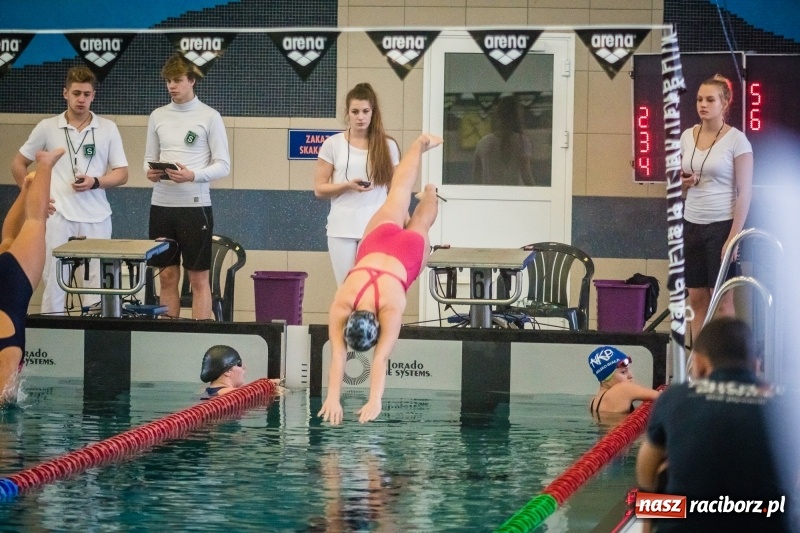 Zdjęcie w galerii na portalu naszraciborz.pl: Pływanie. Zimowe Mistrzostwa Juniorów 12-letnich w ZSOMS wiadomości z regionu