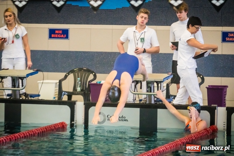 Zdjęcie w galerii na portalu naszraciborz.pl: Pływanie. Zimowe Mistrzostwa Juniorów 12-letnich w ZSOMS wiadomości z regionu