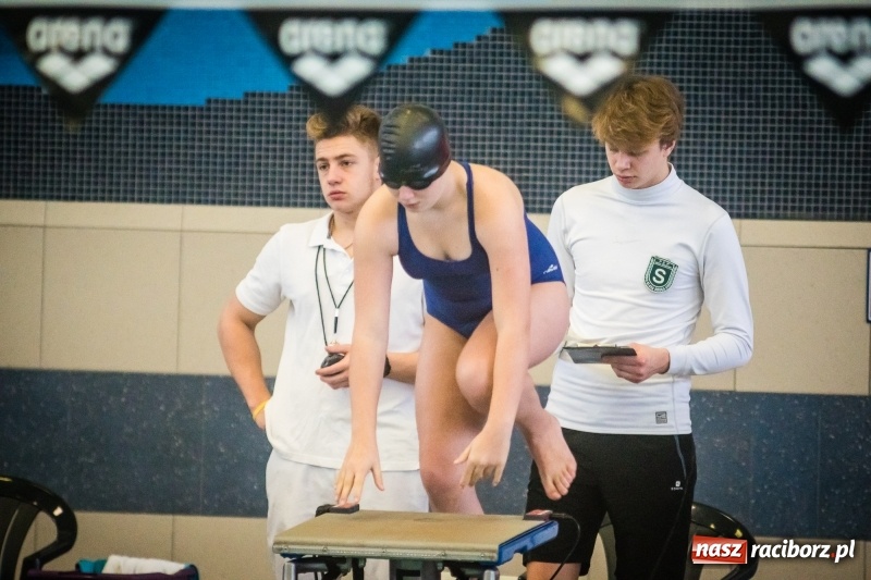 Zdjęcie w galerii na portalu naszraciborz.pl: Pływanie. Zimowe Mistrzostwa Juniorów 12-letnich w ZSOMS wiadomości z regionu