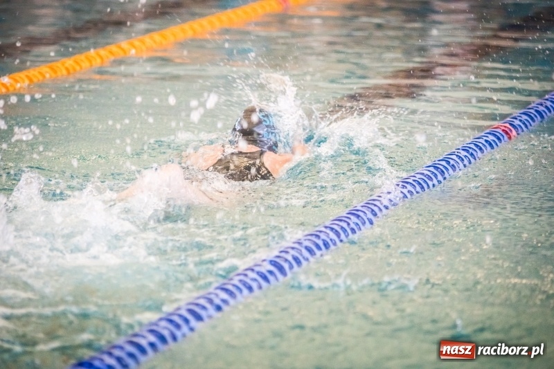 Zdjęcie w galerii na portalu naszraciborz.pl: Pływanie. Zimowe Mistrzostwa Juniorów 12-letnich w ZSOMS wiadomości z regionu