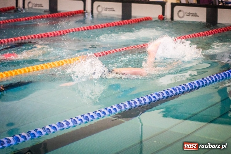 Zdjęcie w galerii na portalu naszraciborz.pl: Pływanie. Zimowe Mistrzostwa Juniorów 12-letnich w ZSOMS wiadomości z regionu