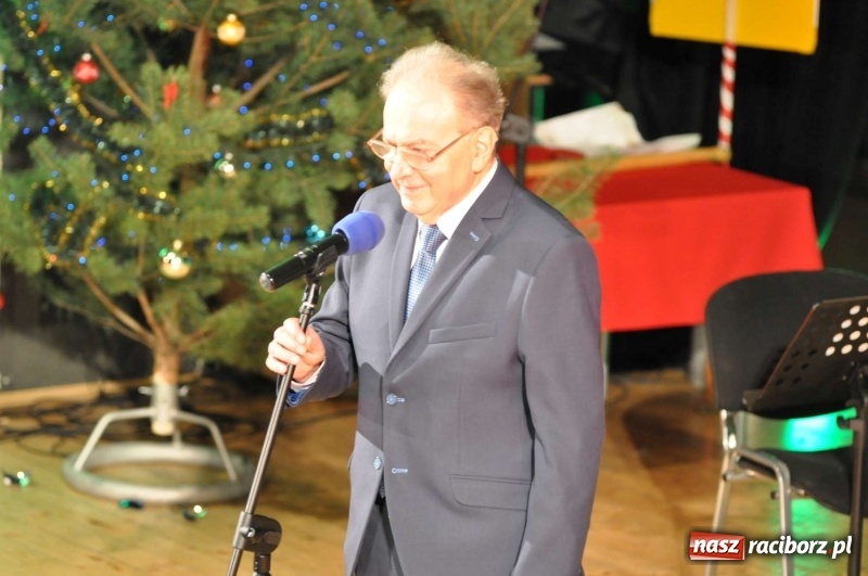 Zdjęcie w galerii na portalu naszraciborz.pl: Gwiazdka Serc - pełen zapis wideo z koncertu wiadomości z regionu