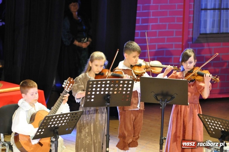 Zdjęcie w galerii na portalu naszraciborz.pl: Gwiazdka Serc - pełen zapis wideo z koncertu wiadomości z regionu