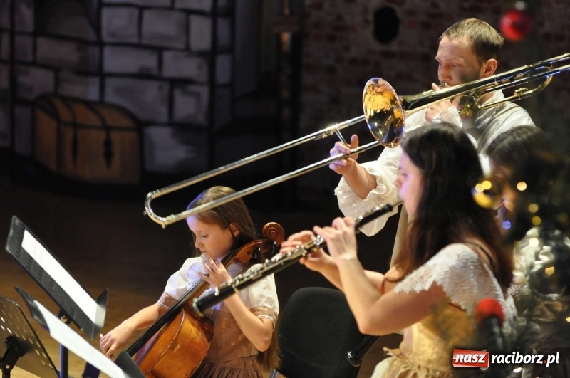 Zdjęcie w galerii na portalu naszraciborz.pl: Gwiazdka Serc - pełen zapis wideo z koncertu wiadomości z regionu