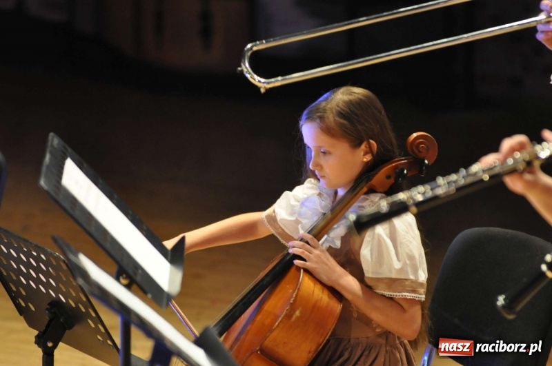 Zdjęcie w galerii na portalu naszraciborz.pl: Gwiazdka Serc - pełen zapis wideo z koncertu wiadomości z regionu