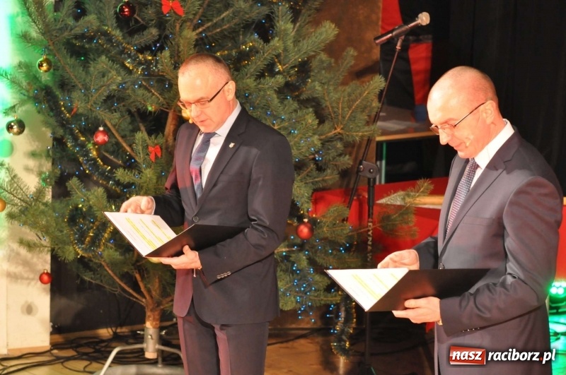 Zdjęcie w galerii na portalu naszraciborz.pl: Gwiazdka Serc - pełen zapis wideo z koncertu wiadomości z regionu