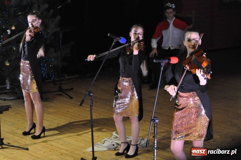 Zdjęcie w galerii na portalu naszraciborz.pl: Gwiazdka Serc - pełen zapis wideo z koncertu wiadomości z regionu