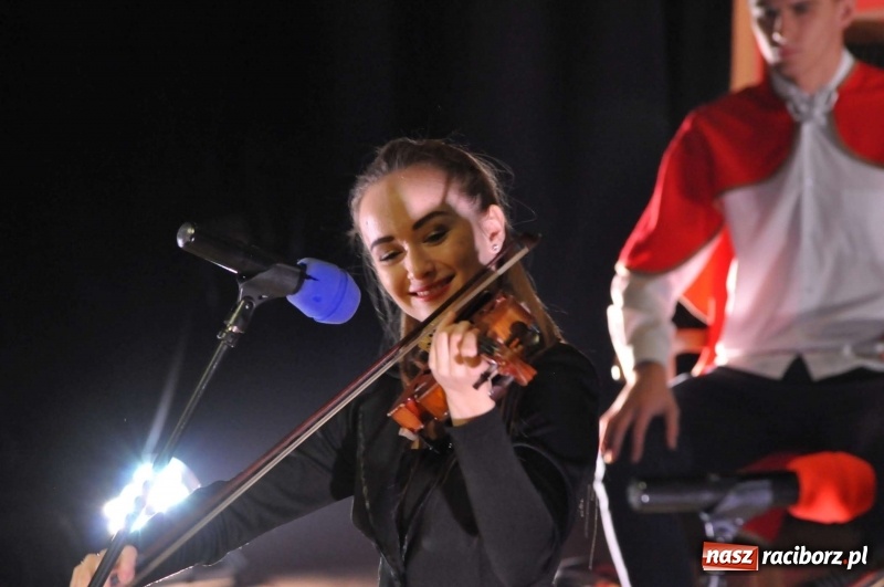 Zdjęcie w galerii na portalu naszraciborz.pl: Gwiazdka Serc - pełen zapis wideo z koncertu wiadomości z regionu