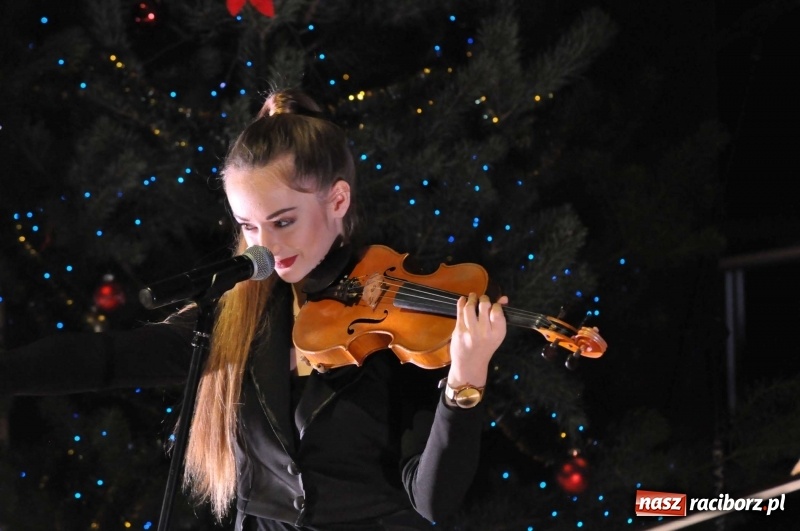 Zdjęcie w galerii na portalu naszraciborz.pl: Gwiazdka Serc - pełen zapis wideo z koncertu wiadomości z regionu