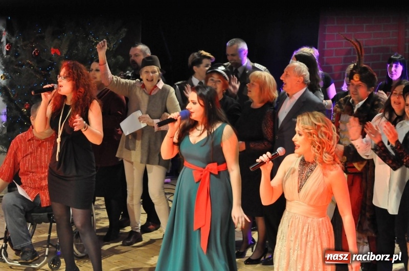 Zdjęcie w galerii na portalu naszraciborz.pl: Gwiazdka Serc - pełen zapis wideo z koncertu wiadomości z regionu