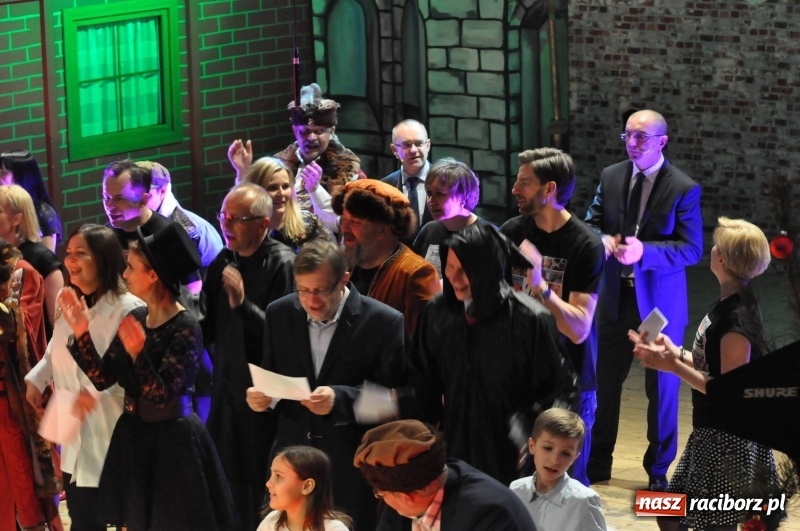 Zdjęcie w galerii na portalu naszraciborz.pl: Gwiazdka Serc - pełen zapis wideo z koncertu wiadomości z regionu