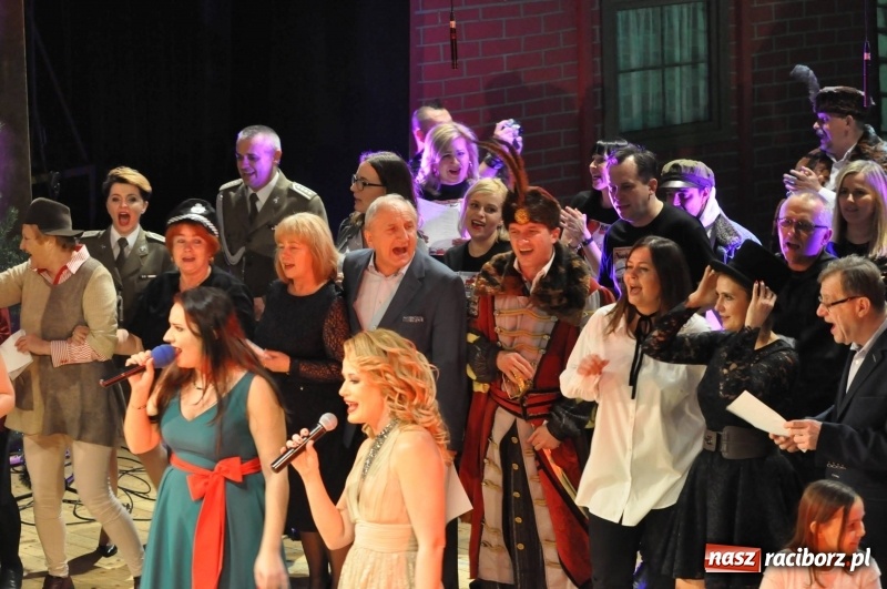 Zdjęcie w galerii na portalu naszraciborz.pl: Gwiazdka Serc - pełen zapis wideo z koncertu wiadomości z regionu