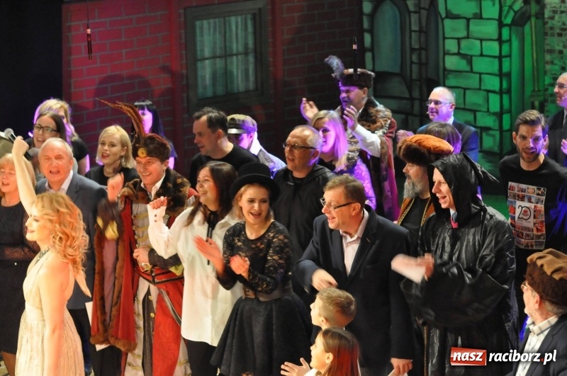 Zdjęcie w galerii na portalu naszraciborz.pl: Gwiazdka Serc - pełen zapis wideo z koncertu wiadomości z regionu