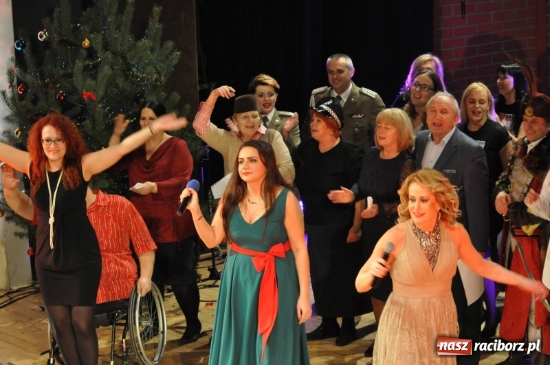 Zdjęcie w galerii na portalu naszraciborz.pl: Gwiazdka Serc - pełen zapis wideo z koncertu wiadomości z regionu