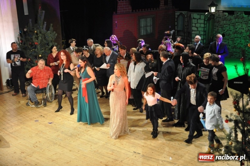 Zdjęcie w galerii na portalu naszraciborz.pl: Gwiazdka Serc - pełen zapis wideo z koncertu wiadomości z regionu