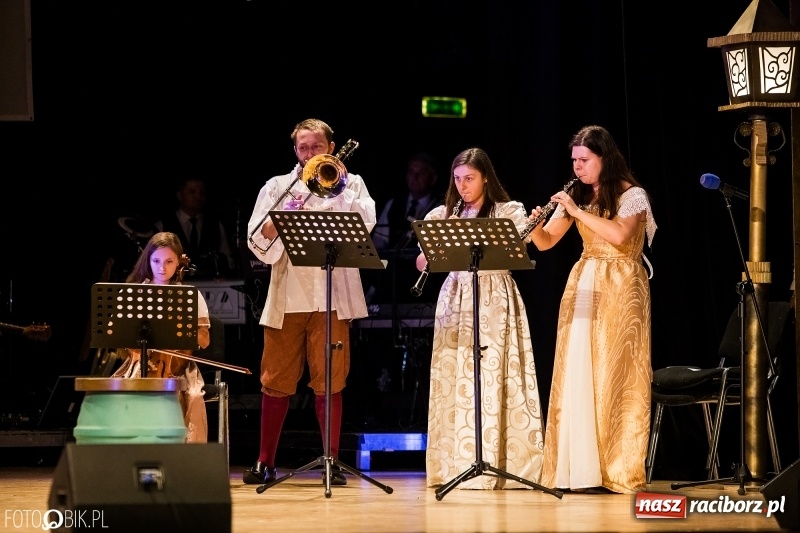 Zdjęcie w galerii na portalu naszraciborz.pl: 800-lecie! Co o nim wiecie? XVII Gwiazdka Serc za nami FOTOREPORTAŻ i WIDEO wiadomości z regionu