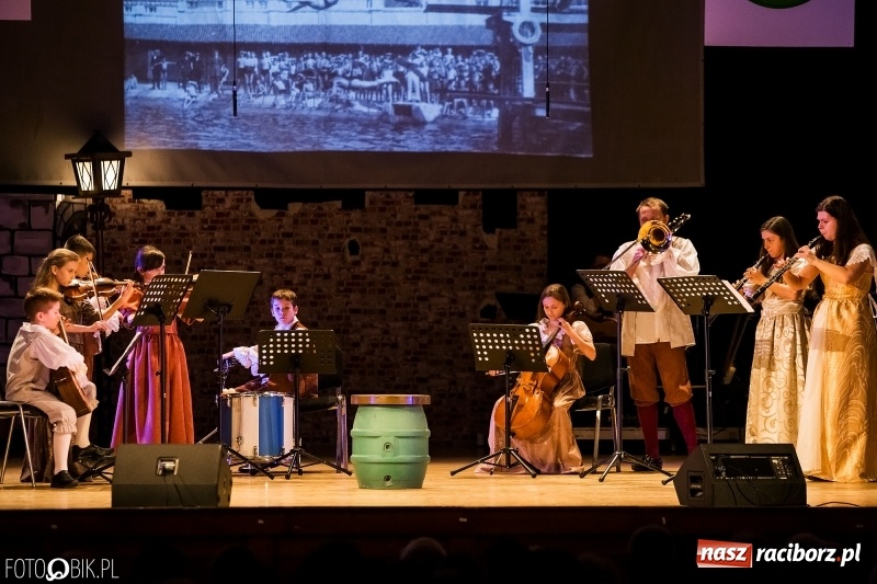 Zdjęcie w galerii na portalu naszraciborz.pl: 800-lecie! Co o nim wiecie? XVII Gwiazdka Serc za nami FOTOREPORTAŻ i WIDEO wiadomości z regionu