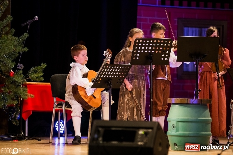 Zdjęcie w galerii na portalu naszraciborz.pl: 800-lecie! Co o nim wiecie? XVII Gwiazdka Serc za nami FOTOREPORTAŻ i WIDEO wiadomości z regionu