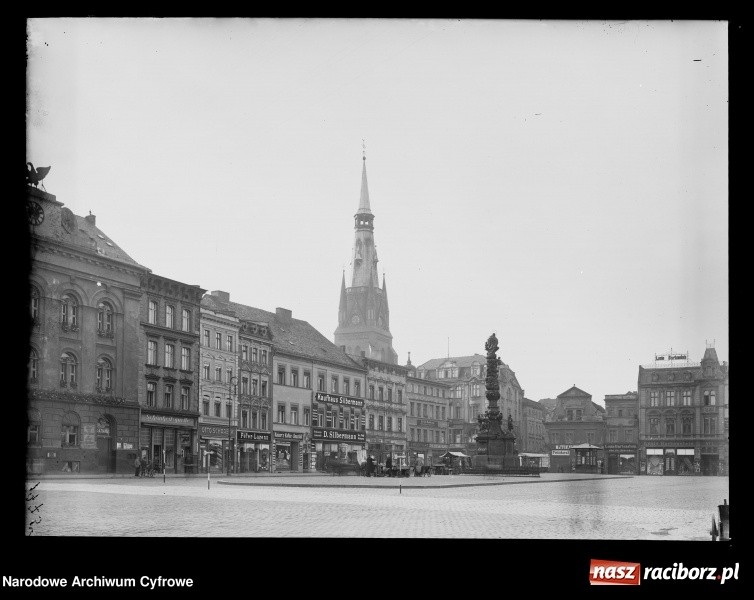 Zdjęcie w galerii na portalu naszraciborz.pl: Raciborski Rynek na starej fotografii. Zdjęcia pełne szczegółów  wiadomości z regionu