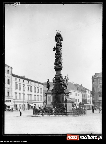 Zdjęcie w galerii na portalu naszraciborz.pl: Raciborski Rynek na starej fotografii. Zdjęcia pełne szczegółów  wiadomości z regionu