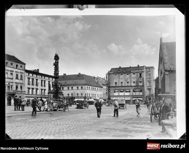 Zdjęcie w galerii na portalu naszraciborz.pl: Raciborski Rynek na starej fotografii. Zdjęcia pełne szczegółów  wiadomości z regionu