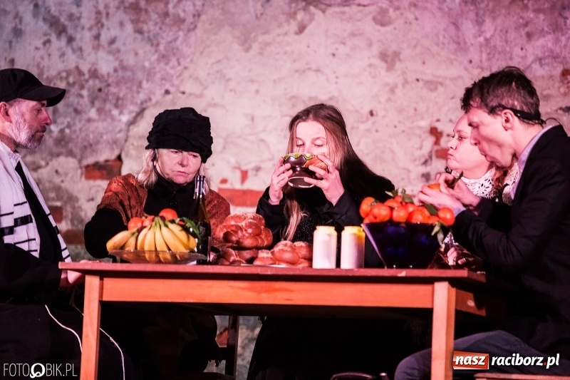 Zdjęcie w galerii na portalu naszraciborz.pl: Raciborski teatr midraszowy we wrześniu. Wesele żydowskie, potańcówka i premiera Parasola  wiadomości z regionu