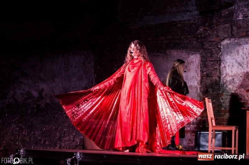 Zdjęcie w galerii na portalu naszraciborz.pl: Raciborski teatr midraszowy we wrześniu. Wesele żydowskie, potańcówka i premiera Parasola  wiadomości z regionu