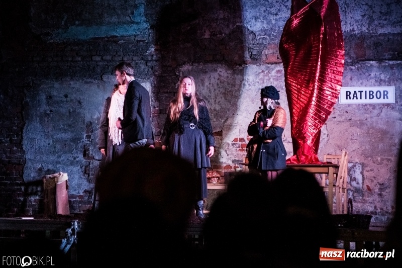 Zdjęcie w galerii na portalu naszraciborz.pl: Raciborski teatr midraszowy we wrześniu. Wesele żydowskie, potańcówka i premiera Parasola  wiadomości z regionu