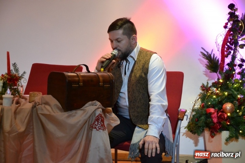 Zdjęcie w galerii na portalu naszraciborz.pl: Biesiada Wigilijna z artystami z Poznania na Zamku Piastowskim wiadomości z regionu