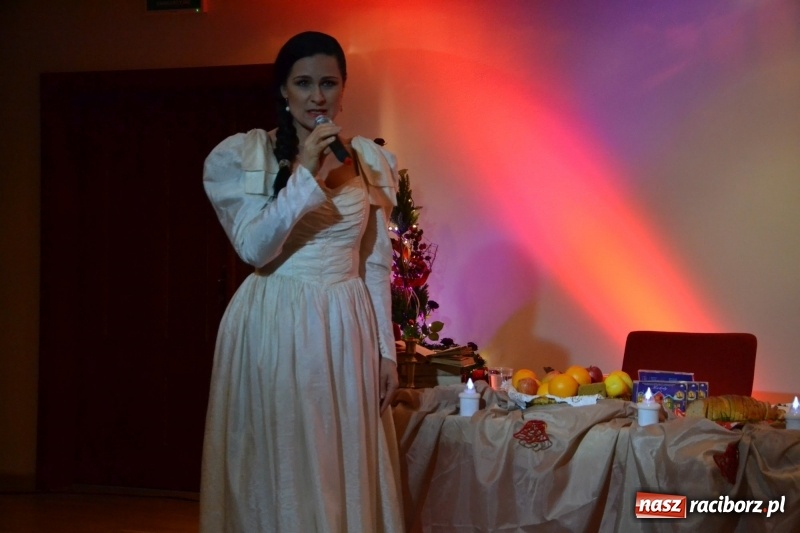 Zdjęcie w galerii na portalu naszraciborz.pl: Biesiada Wigilijna z artystami z Poznania na Zamku Piastowskim wiadomości z regionu
