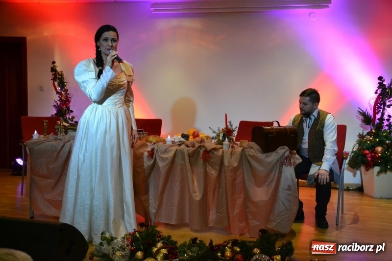 Zdjęcie w galerii na portalu naszraciborz.pl: Biesiada Wigilijna z artystami z Poznania na Zamku Piastowskim wiadomości z regionu